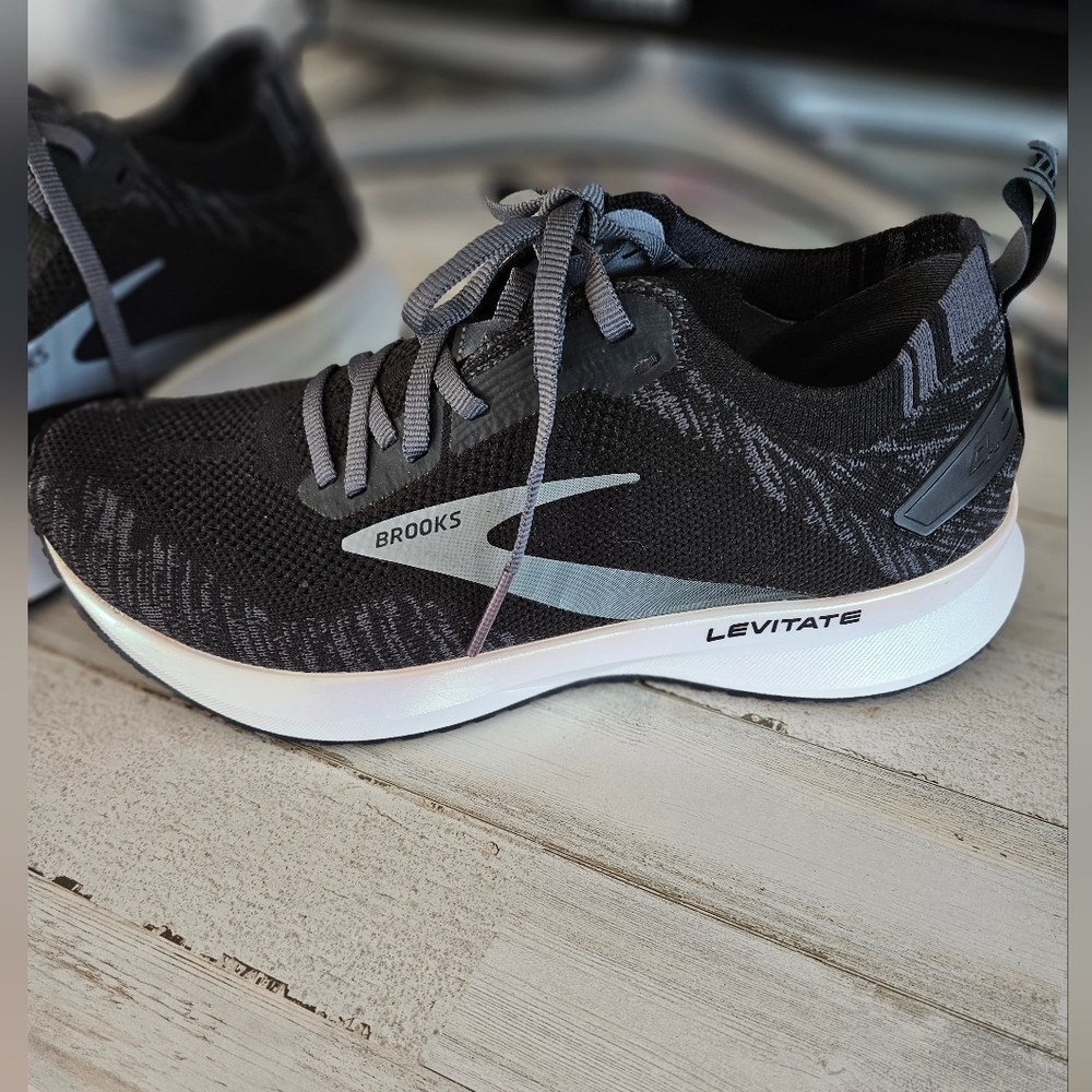 NEW Brooks Levitate 4 Running Shoes 120335-1B-012 Black/Pearl White